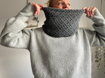 LIVIA Cowl