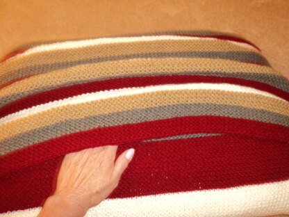 Knit Pillow Pet  Bed w/blanket