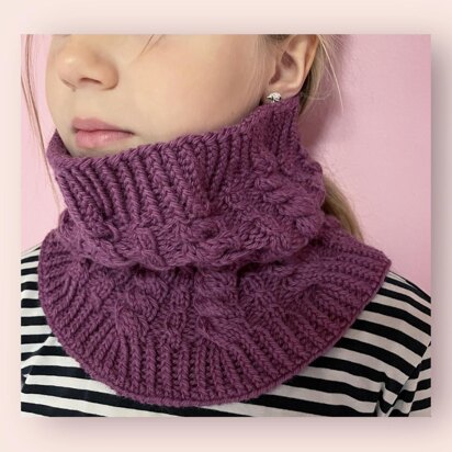 Amalia cowl