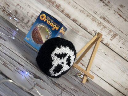 Scream Inspired Chocolate Orange Cover Knitting Pattern