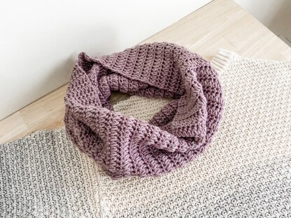Velveteen Crochet Cowl Pattern