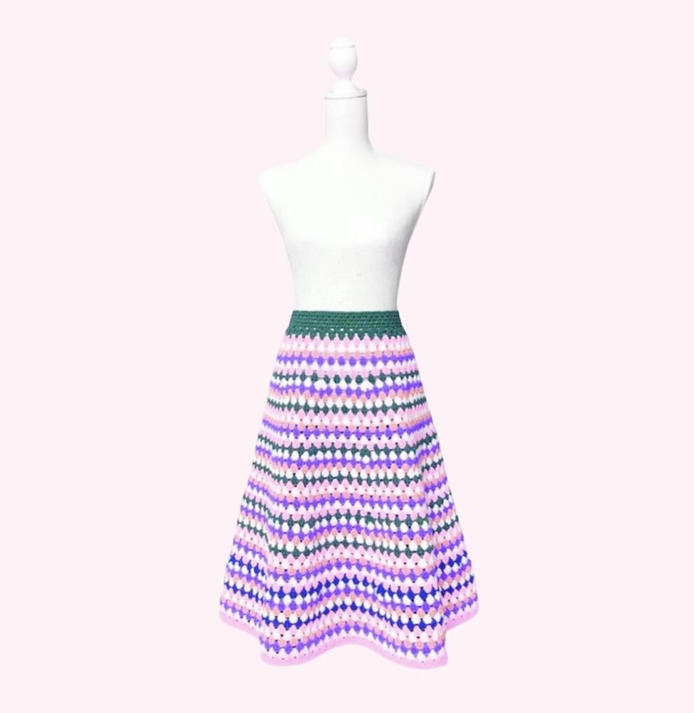 Black and white striped skirt yarn online