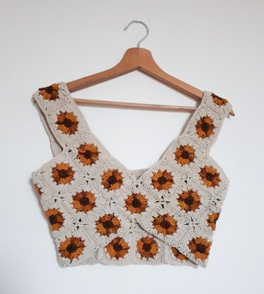 Sunflower top Crochet pattern by Izabela Firlová | LoveCrafts