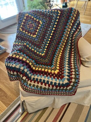 Ripple-Free Lie-Flat Granny Square Blanket