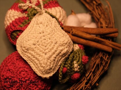 Crochet Pattern - Noel Christmas Baubles