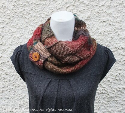 Amelia infinity scarf Knitting pattern by Laurimuks patterns | LoveCrafts