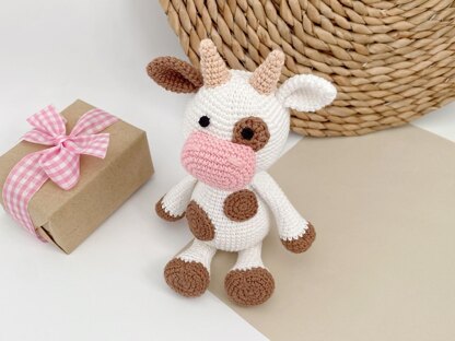 Cow toy amigurumi crochet pattern