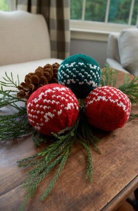 Nordic Holiday Balls in Red Heart With Love Solids - LW3677