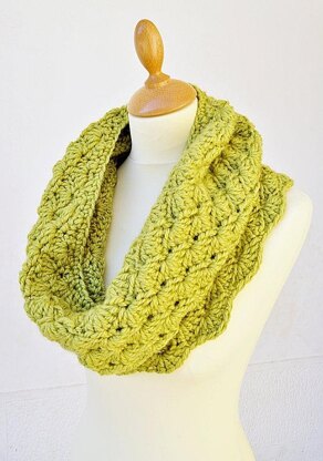 Versatile 2 in 1 Chunky Crochet Cowl/Hood