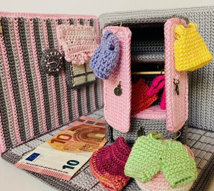Amigurumi Dollhouse girl’s bedroom #5