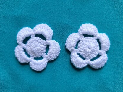White small flower crochet pattern