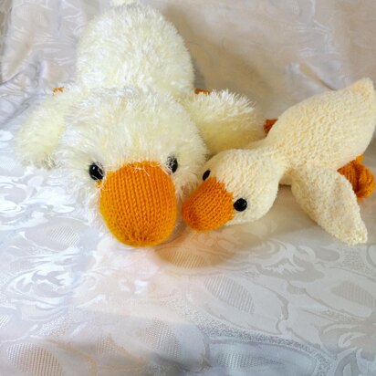 Lazy Dazy Duck (includes two sizes)