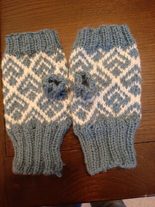 Pawkies fingerless fairisle gloves