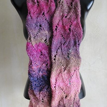 #37 Curvy Scroll Scarf