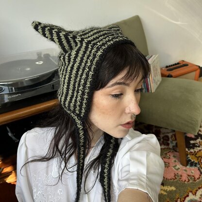 Elevated cat or devil hat