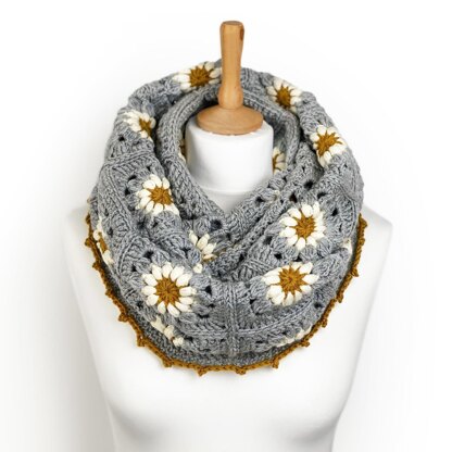 Daisy Infinity Scarf