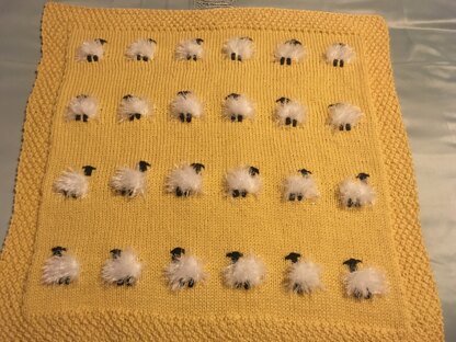 Baby’s fluffy sheep cot blanket