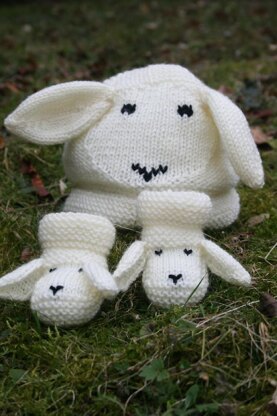 Snugly Sheep Baby Hat and Booties