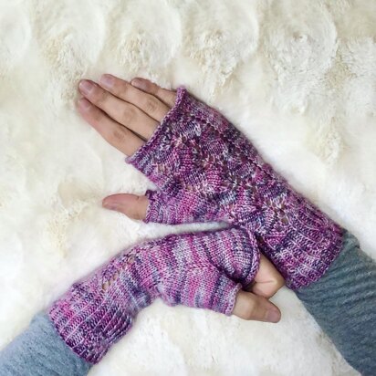 Lace Fingerless Mitts - knitting pattern