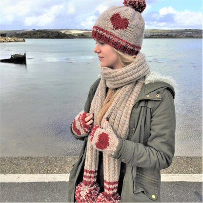 Hearts and stripes fingerless mitts, hat and scarf