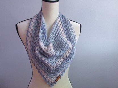 Picots and Valleys Cowl