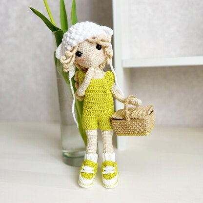 Amigurumi doll, amigurumi pattern, crochet doll, crochet doll clothes, Easter picnic