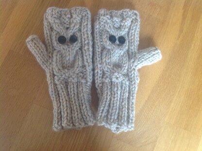 Owl fingerless mitts