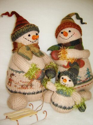 Knitting patterns  Snowfamily cocoa color decor for christmas