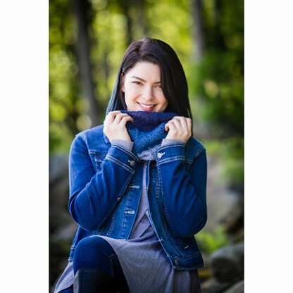 Valley Yarns 732 Anthemis Cowl