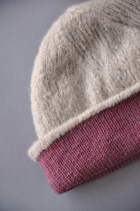 Juneau Hat in Universal Yarn Deluxe DK Superwash & Rozetti Yarns Alaska PDF.
