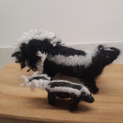 Striped skunk (and mini skunk) - knitting pattern