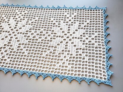 Snowflake Table Runner