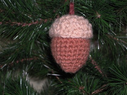 Christmas Acorn Ornament C-149