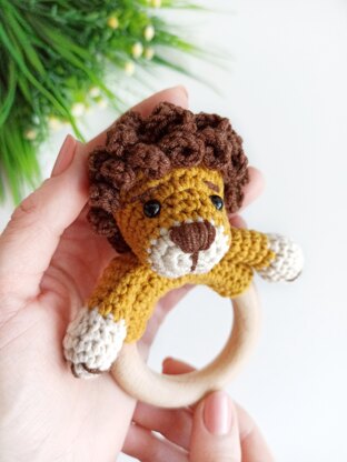 Lion baby rattle crochet pattern