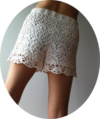 Cynthia - floral lace shorts