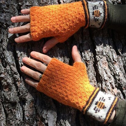 Bee Fingerless Mitts