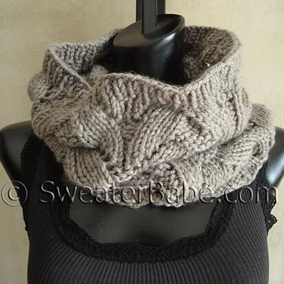 #107 Deluxe Lace Seamless Cowl