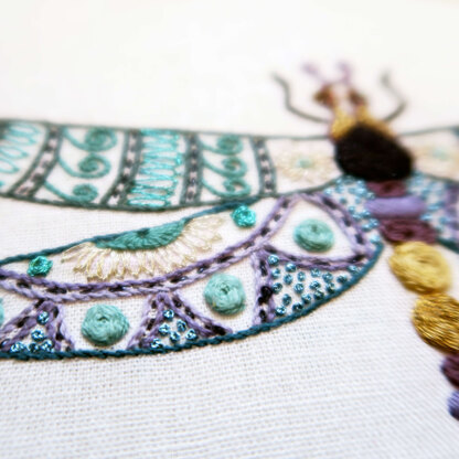 Un Chat Dans L'Aiguille Ursula the Dragonfly Printed Embroidery Kit