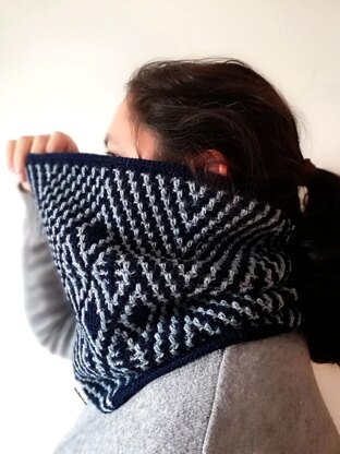 Little Diamonds Cowl