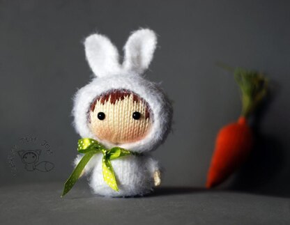 White Bunny Doll with carrot. Tanoshi series toy.