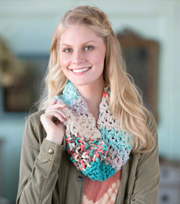 Uniquely You Retro Cowl in Red Heart Mixology Solids, Mixology Prints and Mixology Swirls - LW4911-4 - Downloadable PDF