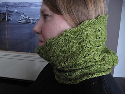 Endive Lace Cowl