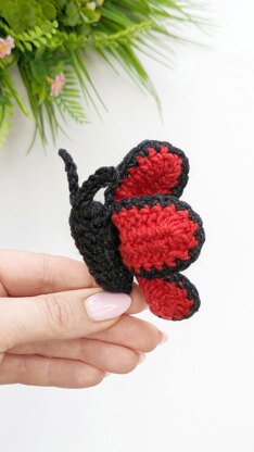 Butterfly crochet amigurumi pattern, easy crochet keychain pattern