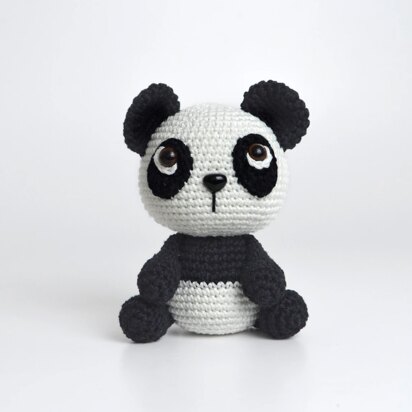 Glowing Panda in Circulo Amigurumi & Amigurumi Glow - Downloadable PDF
