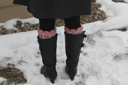 Lacy Boot Cuff with Shell Edge Pattern