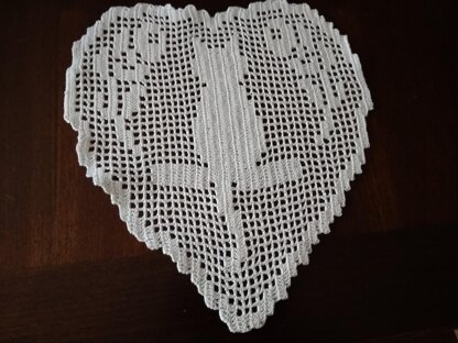 Cat filet heart doily