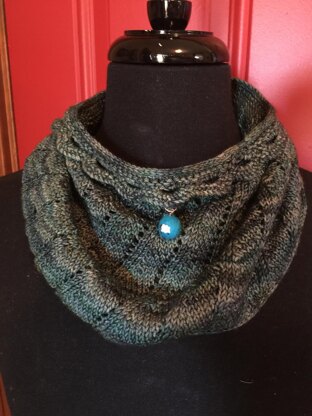 Needles Up Amulet Cowl