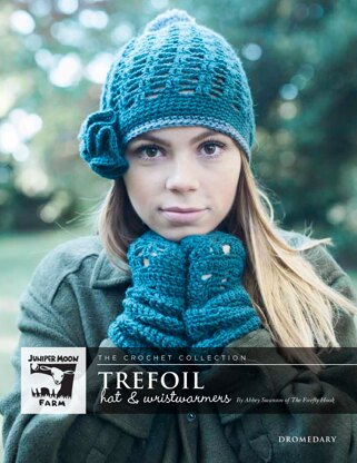 Trefoil Hat & Wristwarmers in Juniper Moon Farm Dromedary - J55-01 - Downloadable PDF