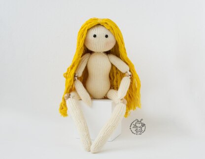 Doll Caroline  ( beads jointed) knitted flat
