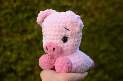 Peanut the small pig